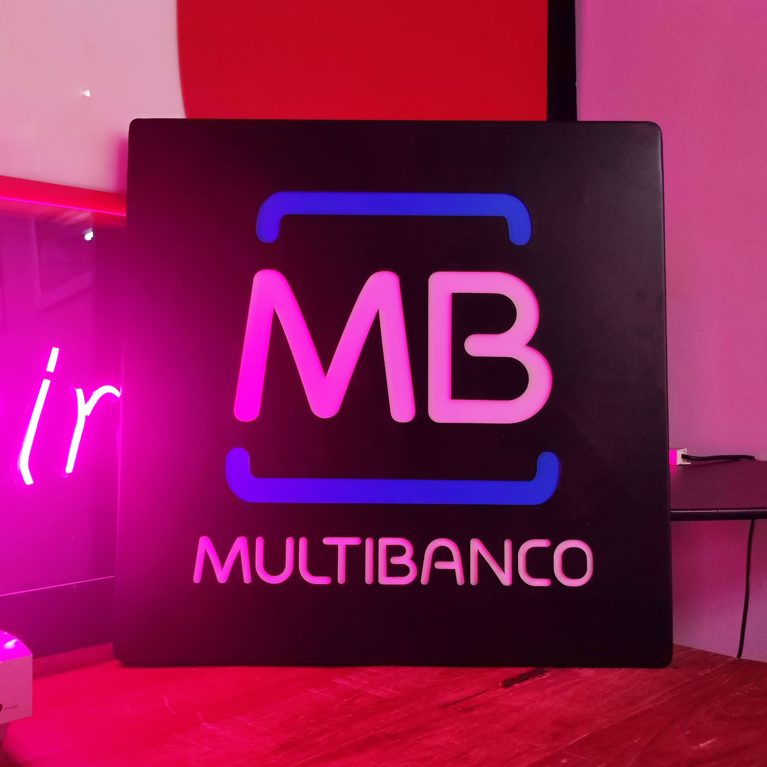 Reclamo Luminoso do Multibanco