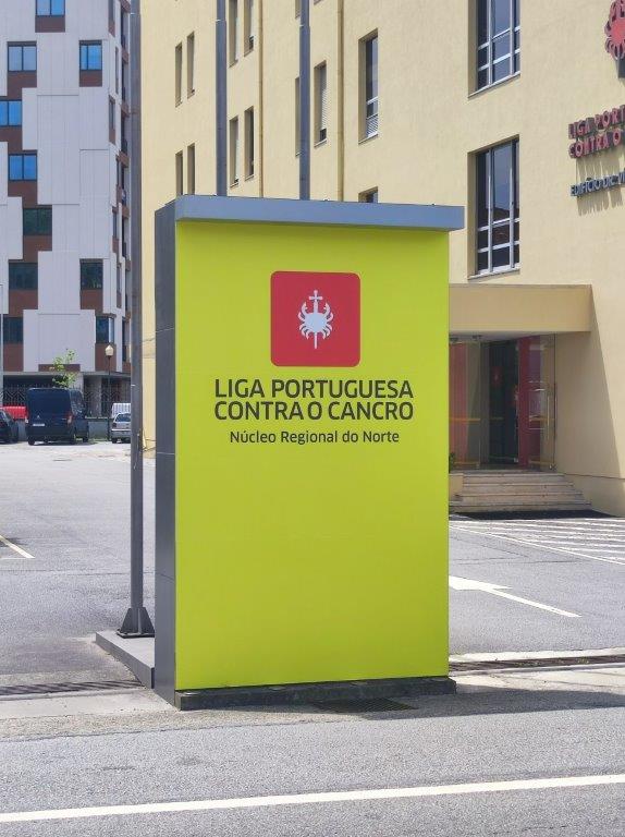 Totem da Entrada do Edifício da Liga Portuguesa Contra o Cancro