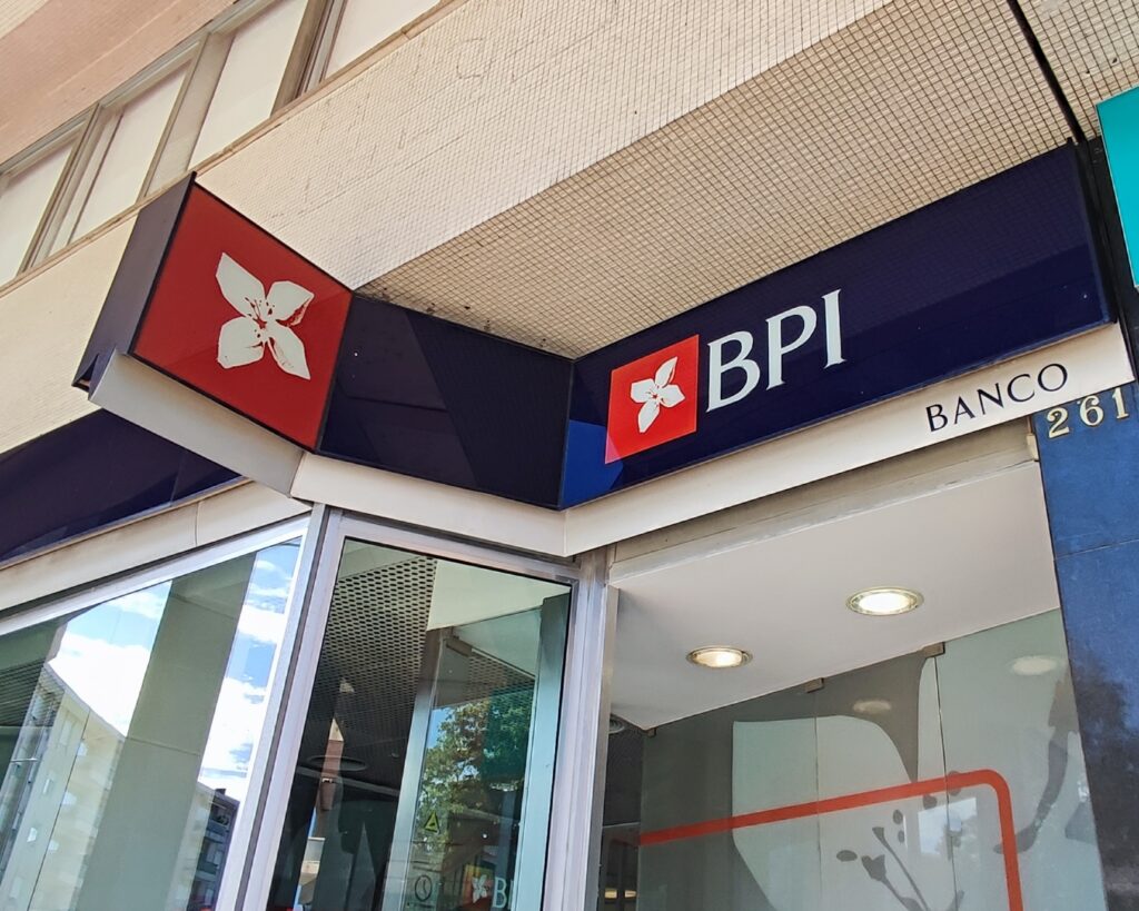 Reclamo Luminoso Banco BPI