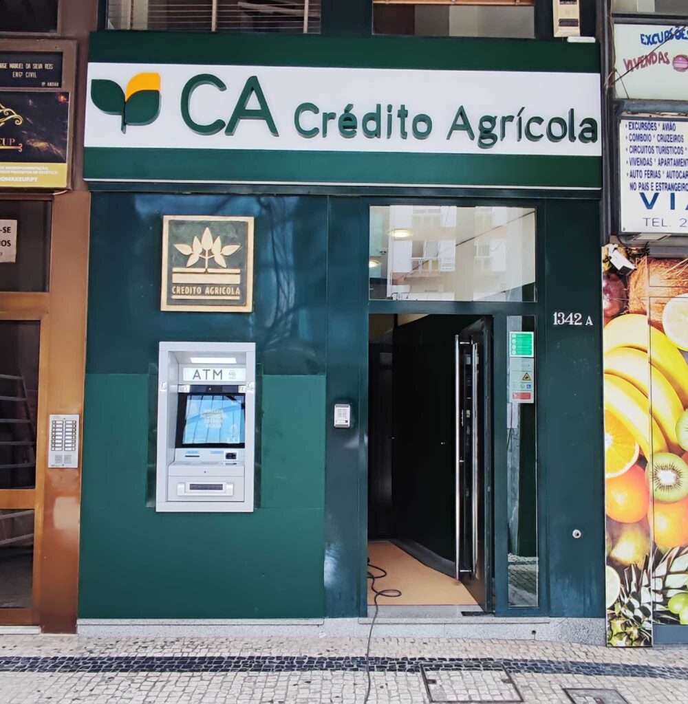 Painel de Alumínio e Letras Individuais para Sucursal do Crédito Agrícola de Gaia